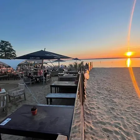 Strandhaus 2, Mit Garten, 250 Meter Zum Lembruch
