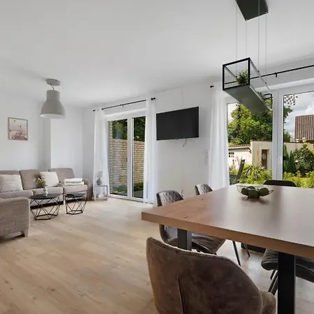 Strandhaus 2, Mit Garten, 250 Meter Zum Lembruch