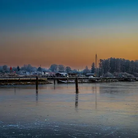 Strandhaus 2, Mit Garten, 250 Meter Zum *