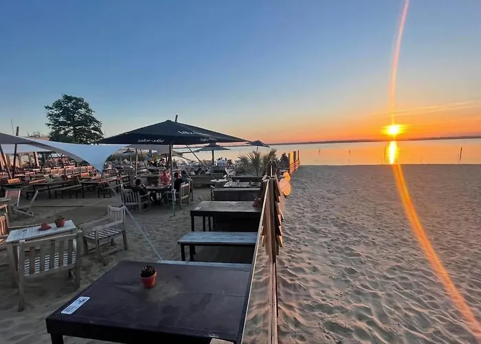 Strandhaus 2, Mit Garten, 250 Meter Zum Lembruch